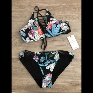 Women’s bikini swimwear